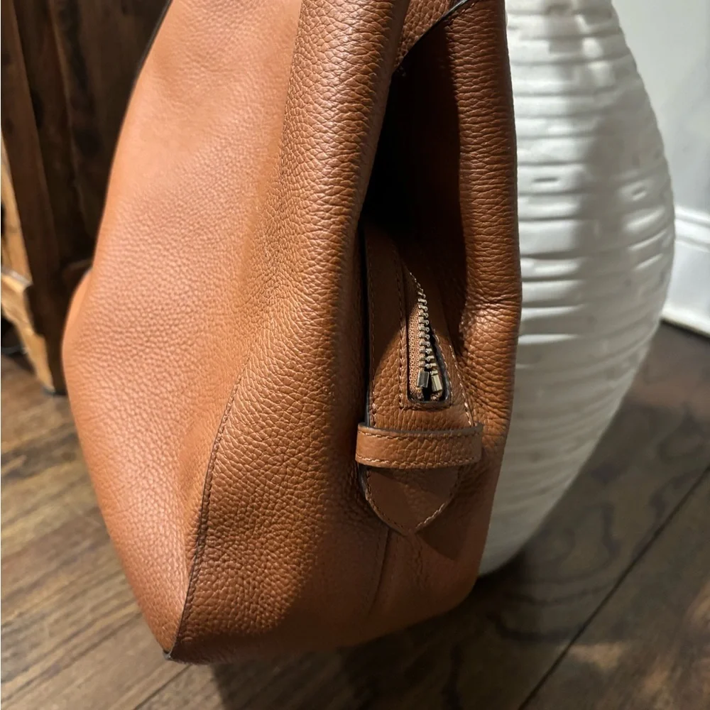 Like New ✨ Kate Spade / Leila Triple Compartment Shoulder Bag warm brown